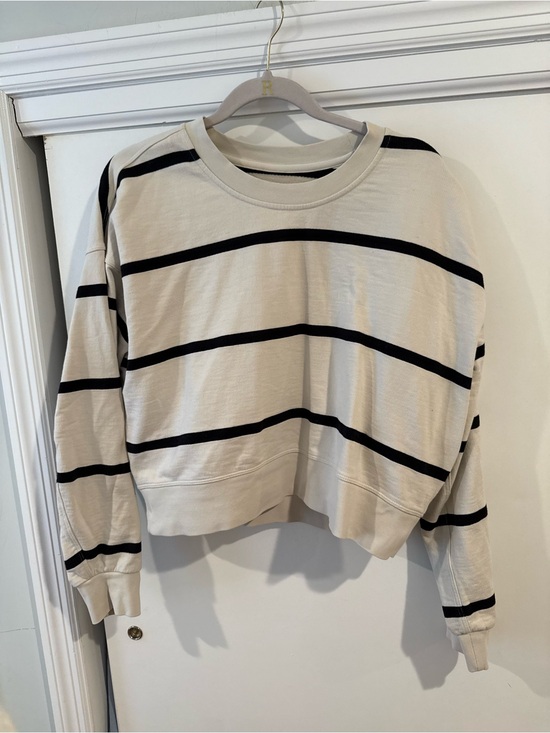 lululemon athletica Tops - Lululemon Striped Perfectly Oversized Cropped Crew Sz 8